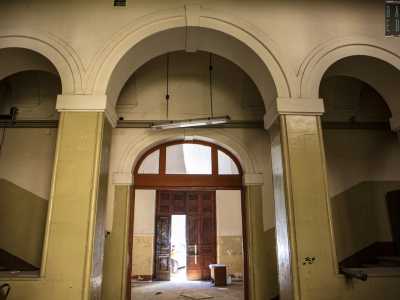 Attraverso un arco...